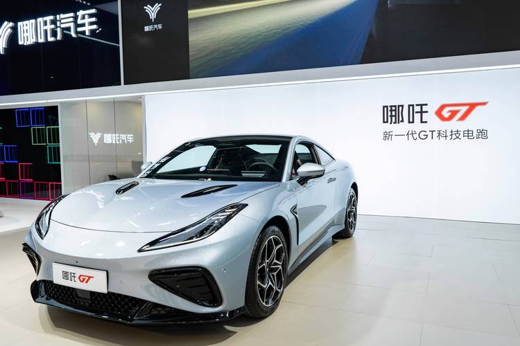 深圳147哪吒汽车在智能汽车领域的表现，领途汽车在新能源汽车市场中的影响力